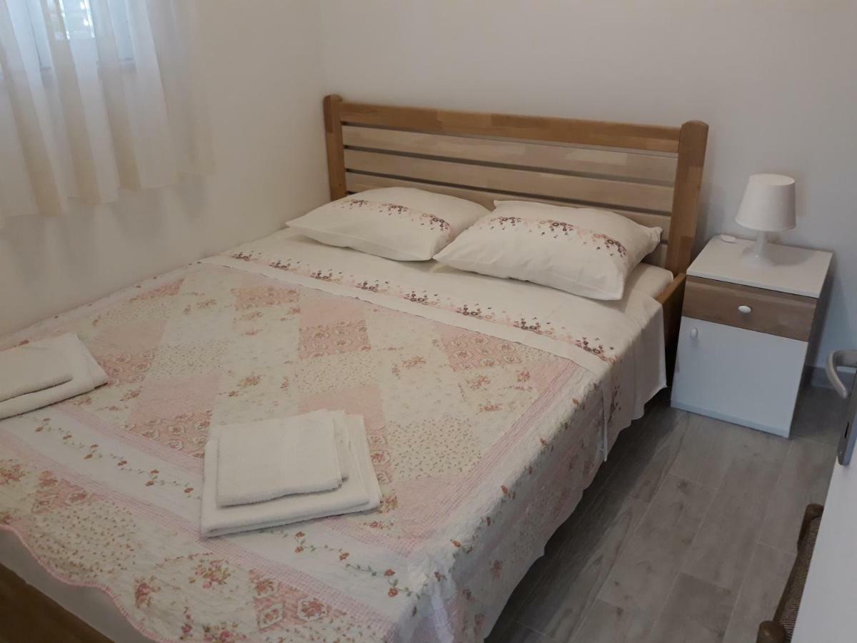Apartmani Vinko Bol Exteriör bild